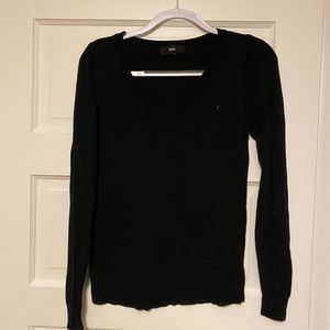 Mossimo v neck black sweater